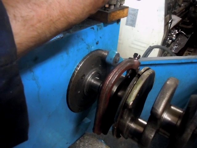 Напыление коленвала восстановление шеек. Наплавка шейки вала. Наплавка коленвала. Шлифовка коленвала 3у142. Наплавка коленвала.