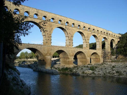 Древнеримские акведуки - первые трубопроводные системы. Некоторые функционируют до сих пор