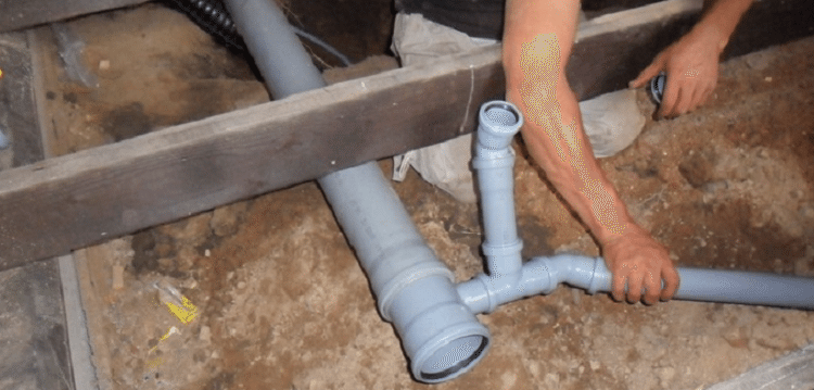 Врезка в чугунную или пластиковую канализационную трубу: как это сделать правильно