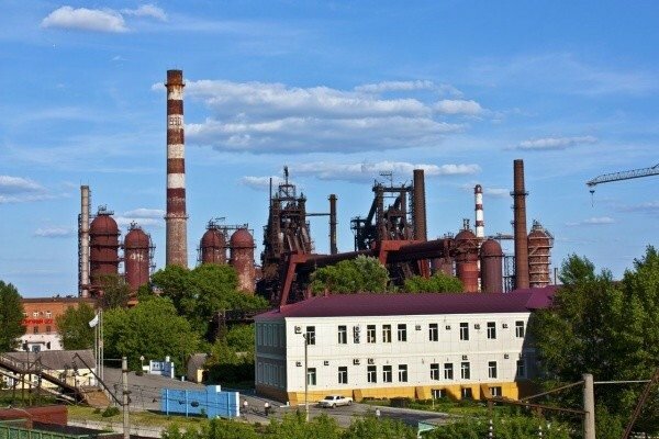 Трубный завод в Липецке.