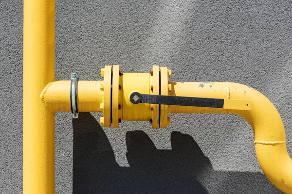 Желтый газопровод — стоковое фото